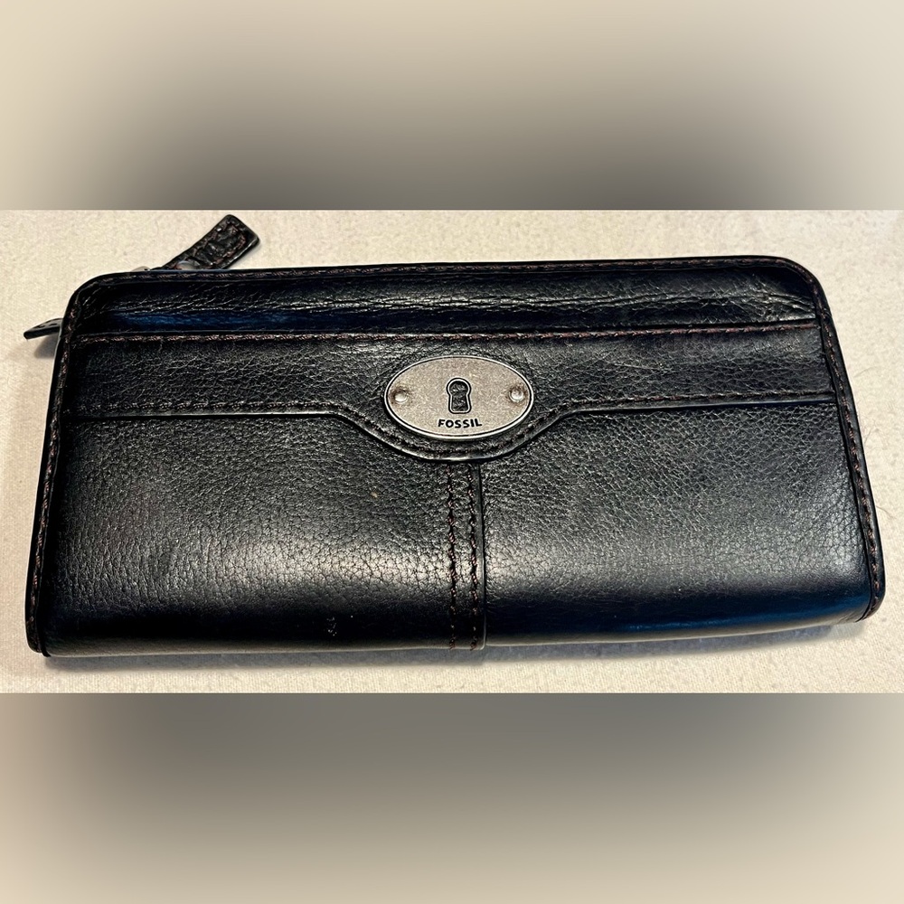 Fossil Black Leather Keyhole Accent Wallet